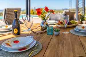 Luxury Sunshine Villa in Alghero with pool and sea view img12