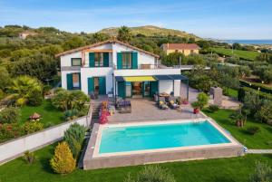 Luxury Sunshine Villa in Alghero with pool and sea view img21