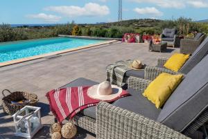 Luxury Sunshine Villa in Alghero with pool and sea view img17