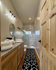 Quatro Vista A2 Oasis Modern 900sqft Oceanfront Suite & Bunks