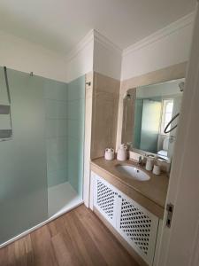 V4 Praia Verde - 8 to 11 People, 5 min beach walk