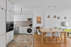 Bright Spacious Cozy Apt in Historic Malaga Shops