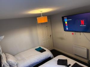 Flat by City centre, hospital and train station