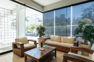 New apartment one block from 5th Ave