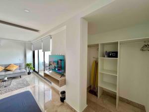 Paradise Apt steps 5thAv & Beach