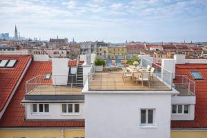 Luxury 130 m Maisonette with Jacuzzi and 3 Terraces