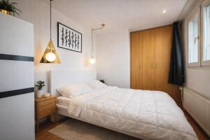 Luxury 130 m Maisonette with Jacuzzi and 3 Terraces