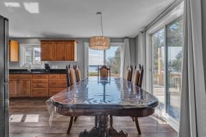 Private Hay Bay Waterfront Napanee with Pool and Dock