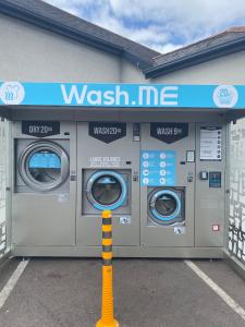 Cosy Coastal Lodge Walk to Beach Free Parking