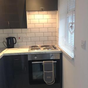 Cosy Coastal Lodge Walk to Beach Free Parking