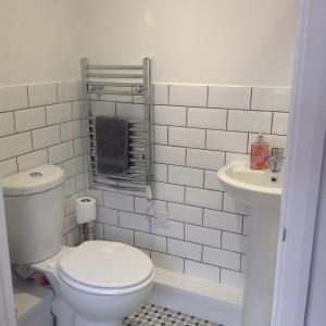 Cosy Coastal Lodge Walk to Beach Free Parking