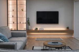 Renovated 2nd Floor Apt Near City Center Villa 2