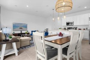 3 Bedrooms 2.5 Bathrooms Festival 812 LD