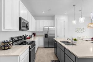 3 Bedrooms 2.5 Bathrooms Festival 812 LD