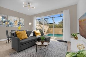 3 Bedrooms 3 Bathrooms Windsor Hills 7662 SR