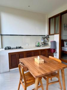 Vishnu Villa - Ubud Jungle Retreat with shared pool
