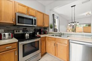 4 Bedrooms 3.5 Bathrooms Regal Palms 203 LM