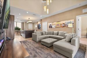 4 Bedrooms4.5 Baths Magic Village Views 7555BD