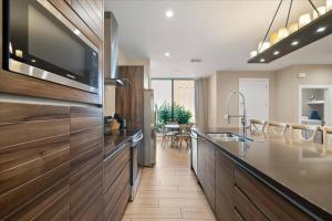 4 Bedrooms4.5 Baths Magic Village Views 7555BD