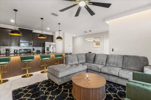 4 Bedrooms 3 Bathrooms Storey Lake 3150 PP