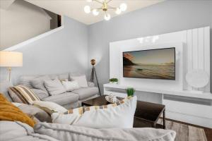 4 Bd 3 Ba Lucaya Village 21-101