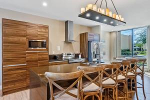 4 Bedrooms 45 Bathrooms Magic Village 7575 Bd