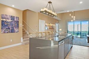 4 Bedrooms 45 Bathrooms Magic Village 7575 Bd