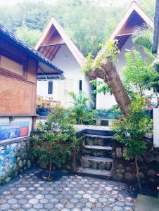 Putri Nyale Bungalows & Rooms