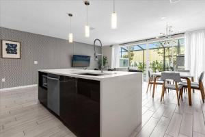 4 Bedrooms 3.5 Bathrooms Le Reve 4423 LR