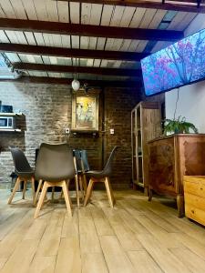 Loft con patio frente a Mercado San Telmo, 2 baños