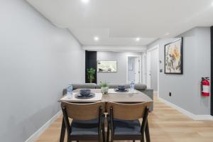 Mountain Escape Deluxe King Suite-Free Parking