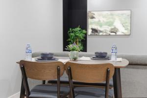 Mountain Escape Deluxe King Suite-Free Parking