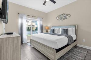 4 Bedroom 3 Bathroom Paradise Palms 8963SP