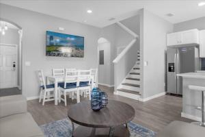 4 Bedrooms 3 Bathrooms Regal Palms 331 Ma