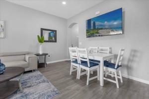 4 Bedrooms 3 Bathrooms Regal Palms 331 Ma