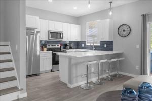 4 Bedrooms 3 Bathrooms Regal Palms 331 Ma