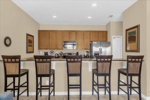 4 Bedrooms 3 Bathrooms Paradise Palms 8977CP