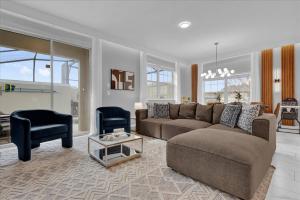 5 Bedrooms 4 Bathrooms Storey Lake 4851 RC