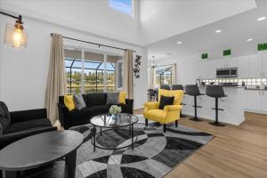 5 Bedrooms 35 Bathrooms Sunset Lakes 2943 Sv