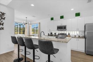 5 Bedrooms 35 Bathrooms Sunset Lakes 2943 Sv
