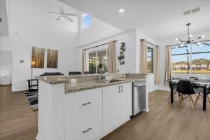 5 Bedrooms 35 Bathrooms Sunset Lakes 2943 Sv