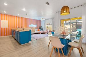 4 Bedrooms 3 Bathrooms Paradise Palms 8939Bp