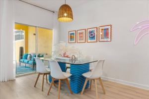 4 Bedrooms 3 Bathrooms Paradise Palms 8939Bp