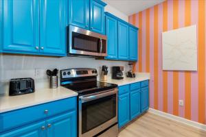 4 Bedrooms 3 Bathrooms Paradise Palms 8939Bp