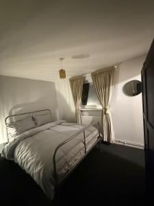 Full flat near cmk , train station & walking distance to Milton Keynes Hospital