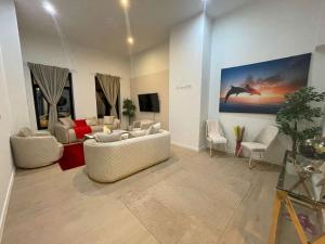 3-bedroom suite near Antwerp Central Grande