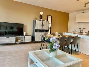 Sparkling City Suite Near Diamonds