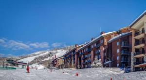 Three-Bedroom Apartment room in Bear Claw 410