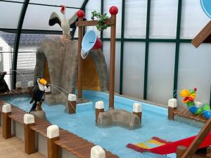 Tente toile et bois, animaux OK - 4 pers. - API-1-52-2237