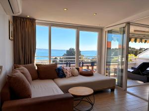 Sea-view Apartment Tudor-Balcony-Free Parking